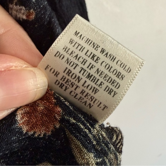 Floral Black Women's Top - Picture 7 of 9